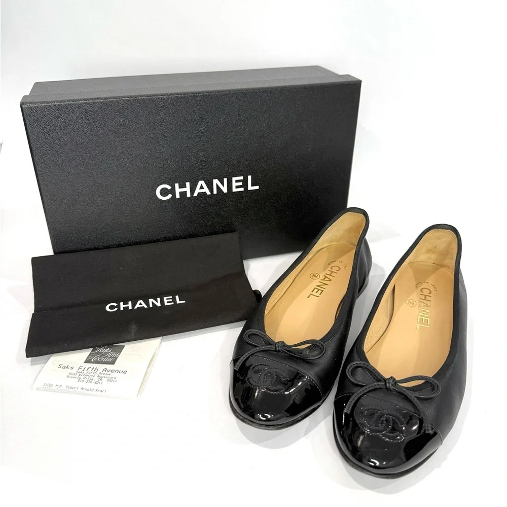 ✨SOLD✨ Chanel Black Lambskin Ballet Flats - Picture 4 of 11